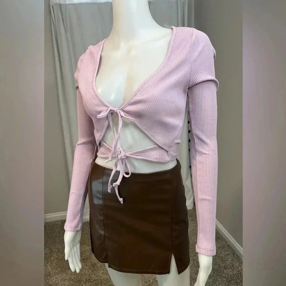 Blue Blush Tops - BLUE BLUSH Los Angeles tie front long sleeve crop top NWT medium